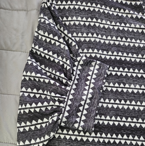 Simple By Susan Betro Black and White Patterned Shirt. Size 3X - Picture 5 of 7